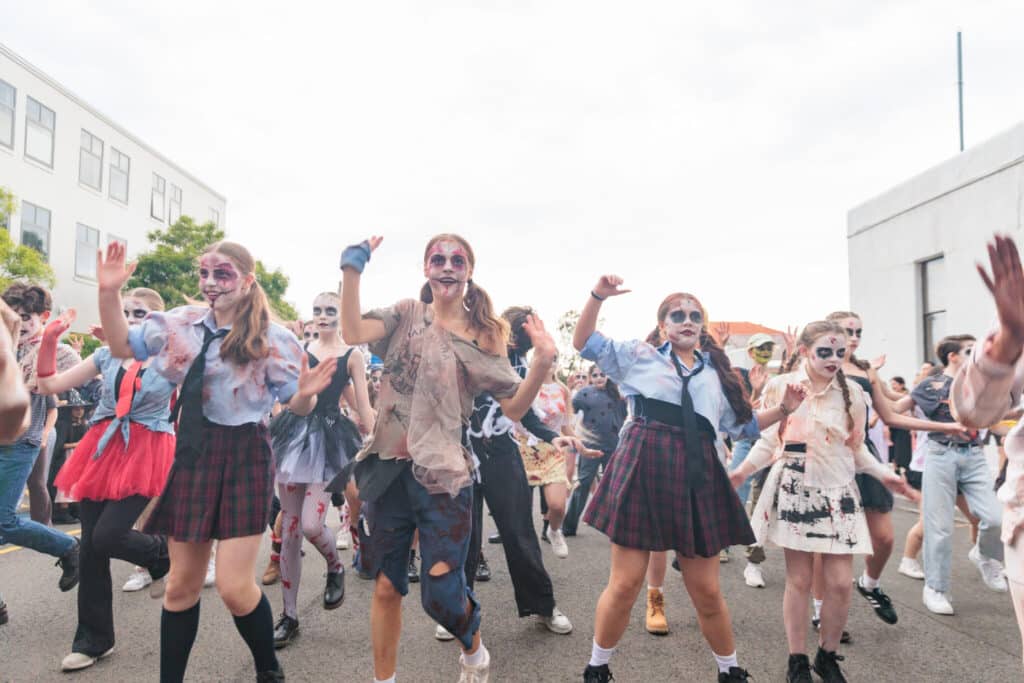 dance stream,contemporary dance,flash mob,dance school,dance program